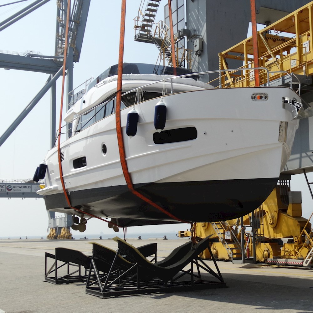 Handling breakbulk at the terminal -- DP World Ocean Freight Services in Canada